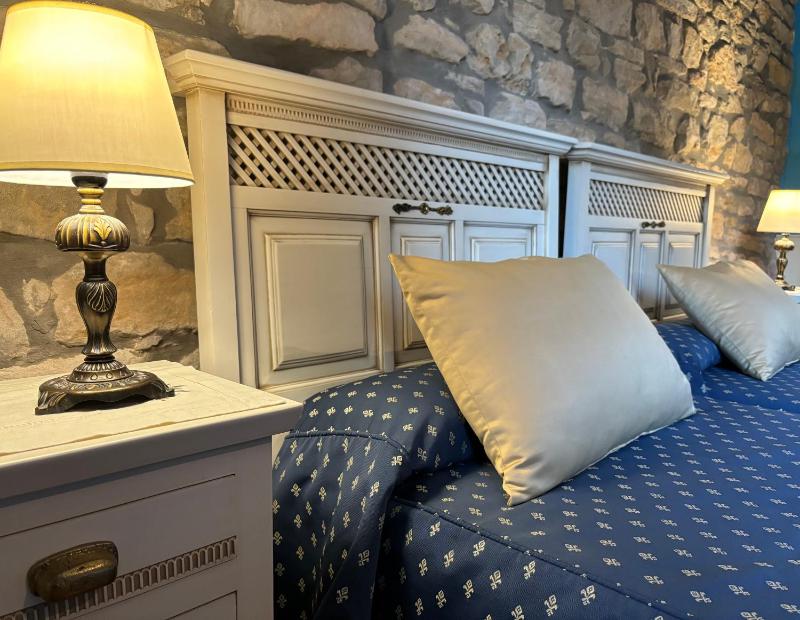 Double or Twin Room image 4