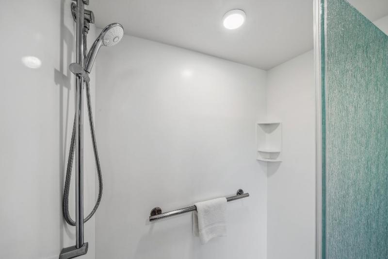 One-Bedroom Apartment image 2