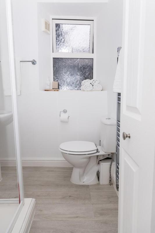 Denecrest Guest House - image 24