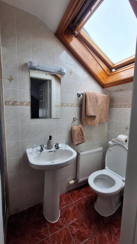 Twin Room image 3