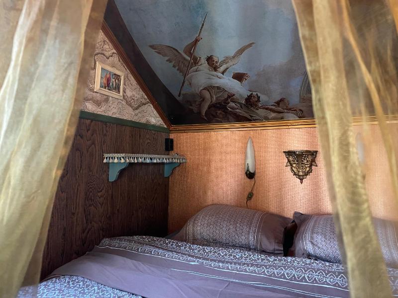 Luxury Suite image 2