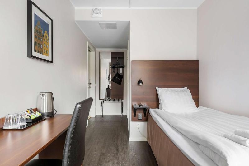 Standard Single Room image 4
