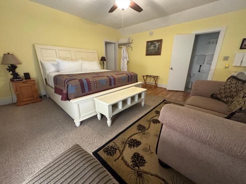 King Room with Balcony image 1
