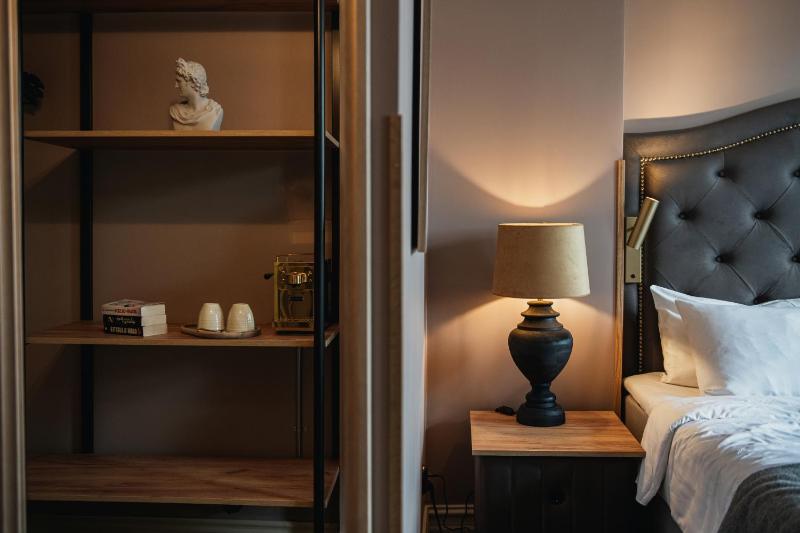 Standard Twin Room image 4