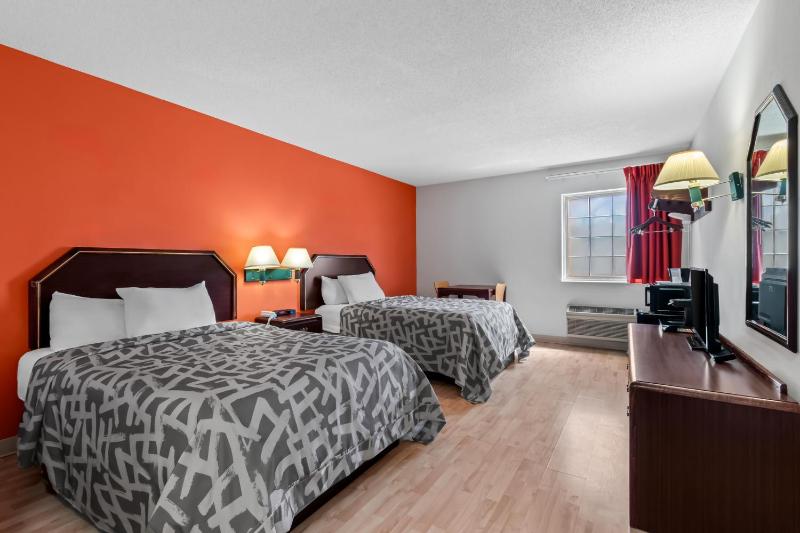 Quadruple Room - Non-Smoking image 4