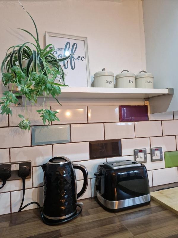 #37 Sleeps 6 stylish and comfortable home - image 23
