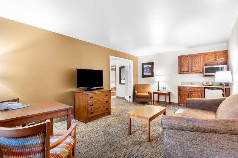 King Suite with Sofa Bed and Spa Bath - Wet Bar image 1