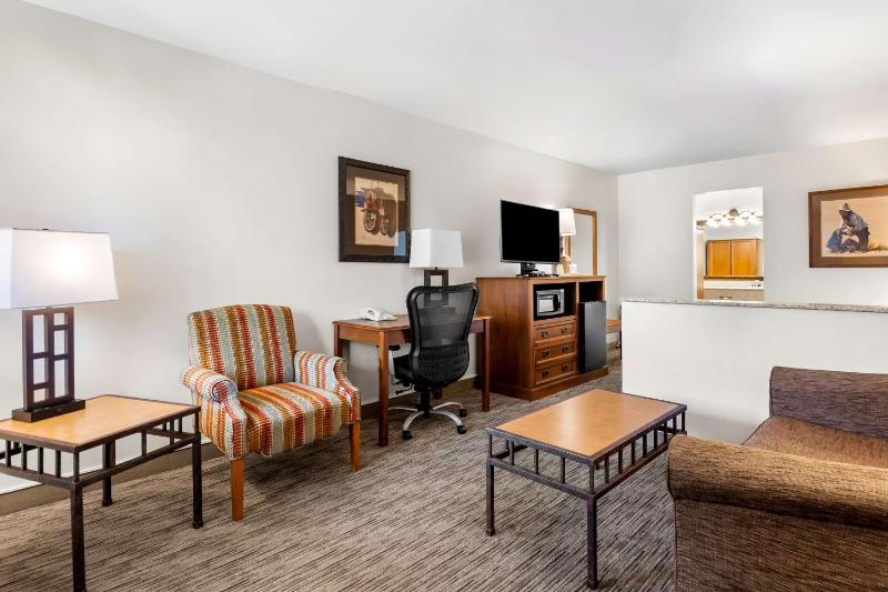 King Suite with Sofa Bed - Non-Smoking image 3