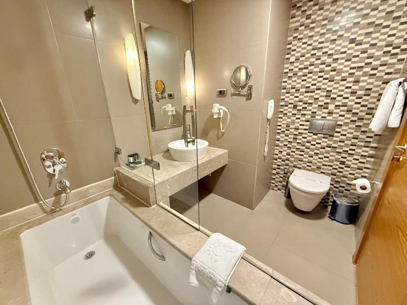 Standard Twin Room with Garden View image 1
