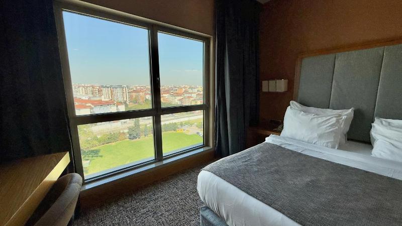 Double Room with Garden View image 3