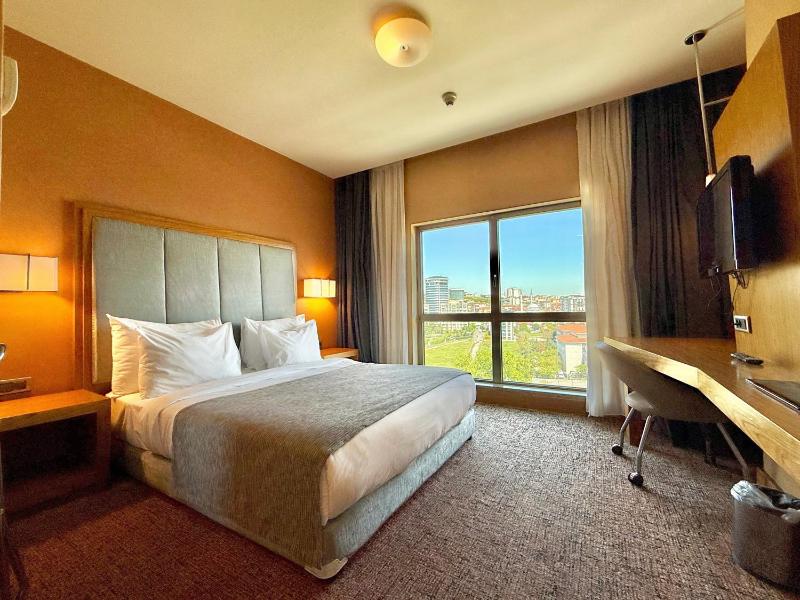 Double Room with Garden View image 2