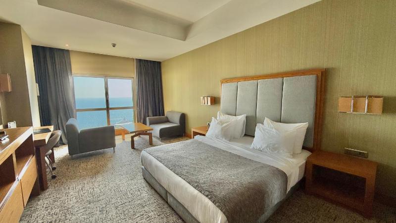 Double Room with Sea View image 2