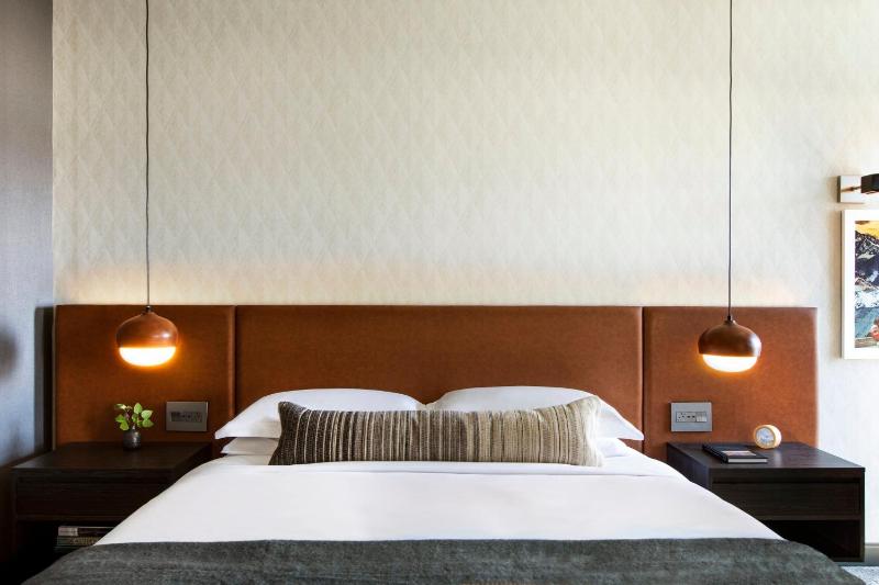 King Room with Downtown View  image 3