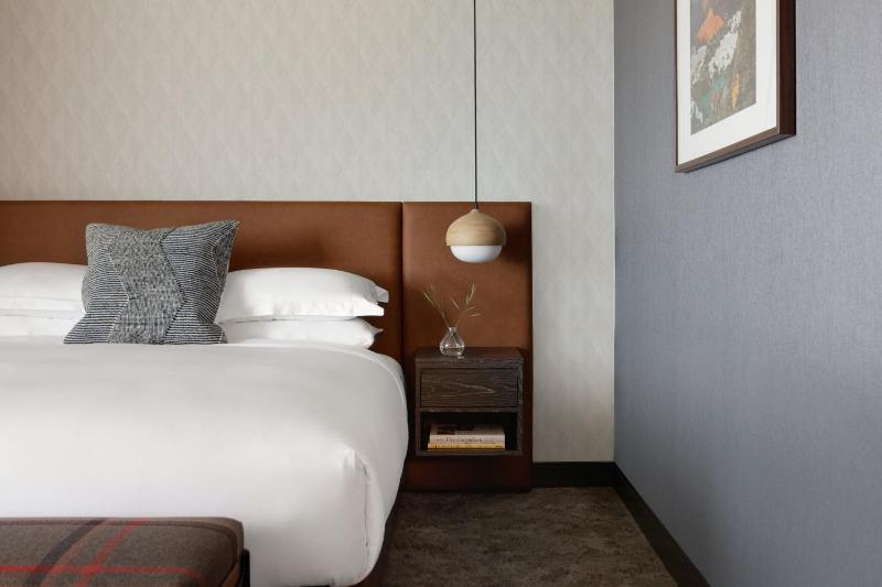 One-Bedroom Suite image 4