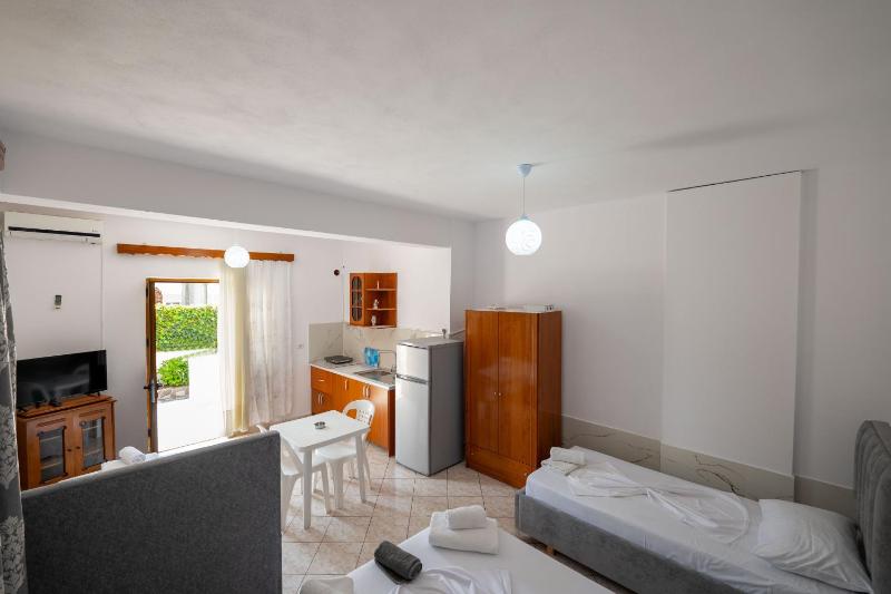 Villa Tre Motrat Ksamil - image 4