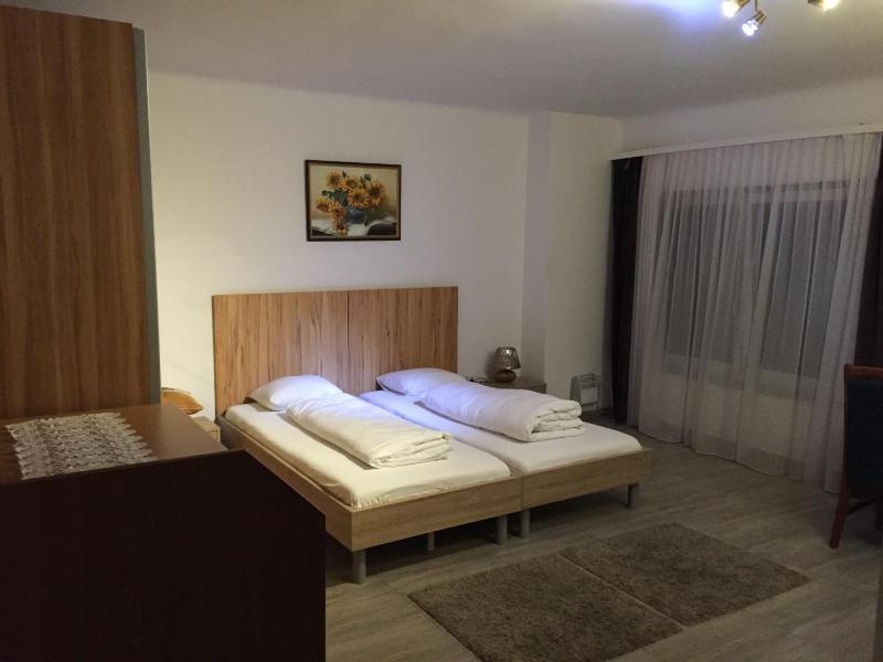 Superior Twin Room with Garden View image 3