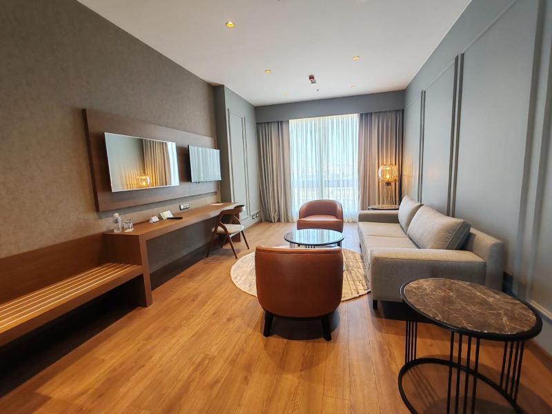 Corner Suite image 4