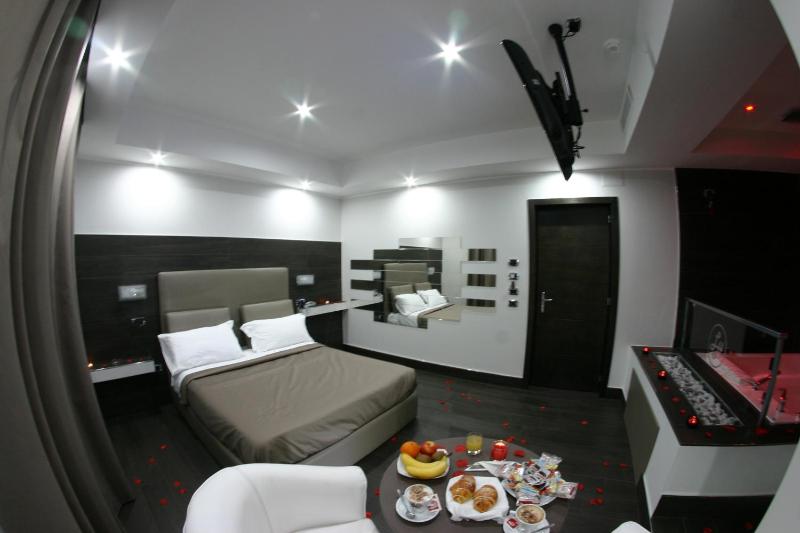 Suite with Spa Bath image 1