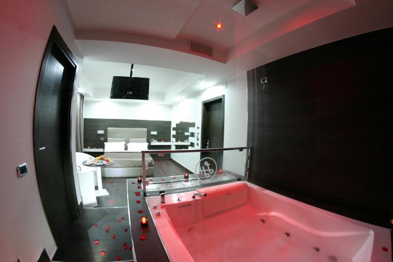 Suite with Spa Bath image 4