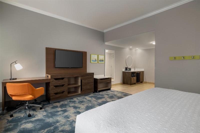 Hampton Inn & Suites Galveston - image 21