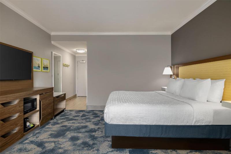 Hampton Inn & Suites Galveston - image 31