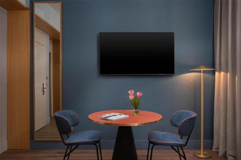 Family Adjoining Room (2 Adults + 2 Children) image 4