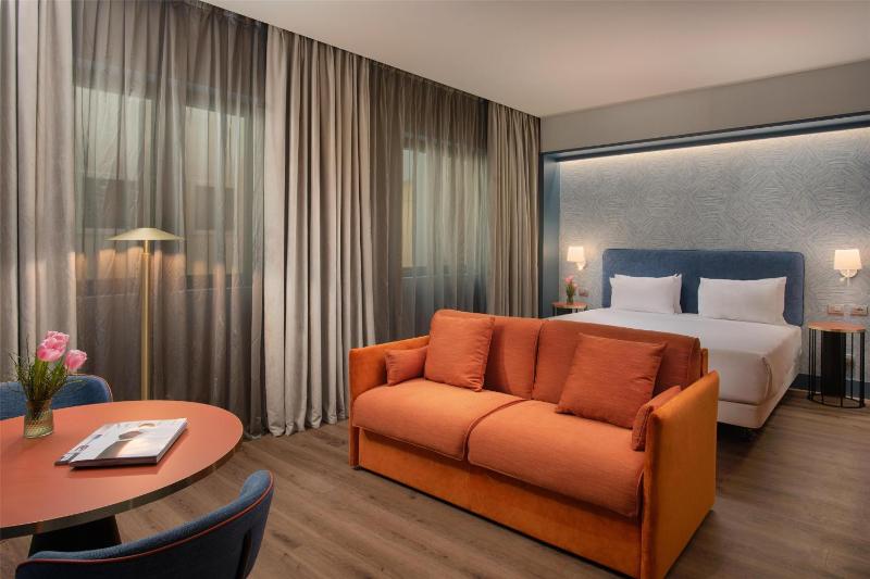 Family Adjoining Room (2 Adults + 2 Children) image 1