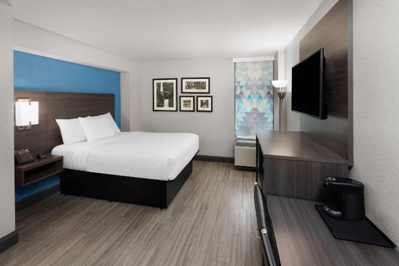 Queen Room image 1