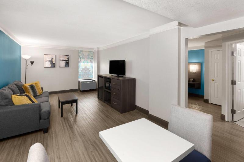 King Suite - Non-Smoking image 1