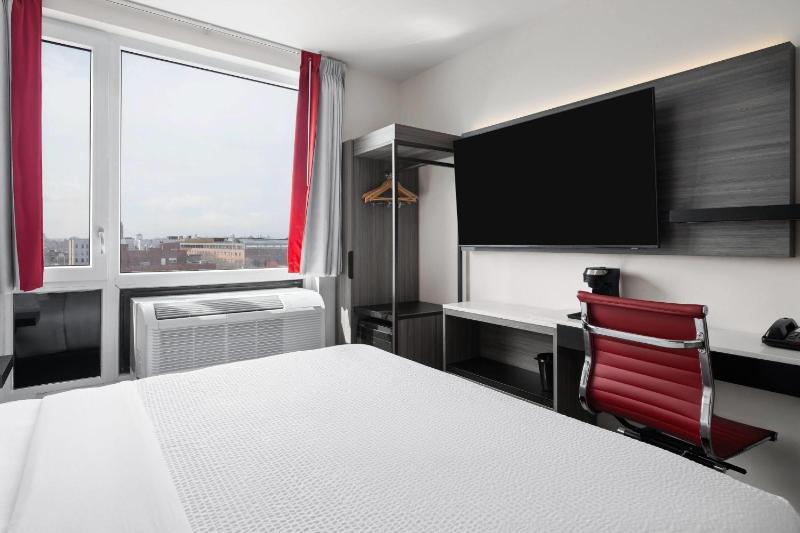 King Room - Non-Smoking image 3