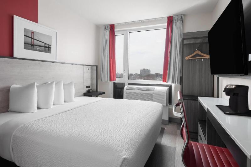 King Room - Non-Smoking image 4