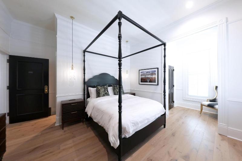 Fairmount Hotel - image 3