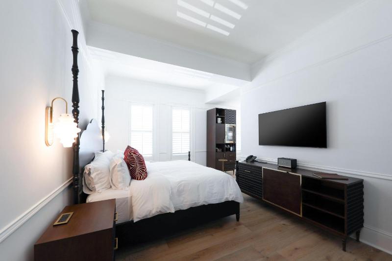 Fairmount Hotel - image 42