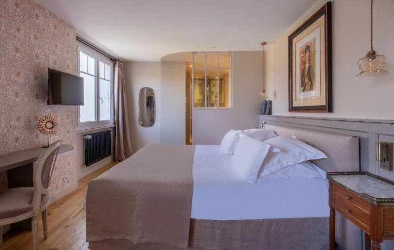Superior Double Room with Garden View image 1