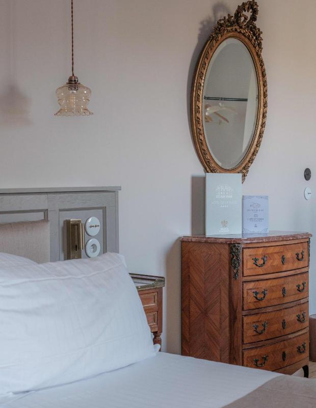 Superior Double Room with Garden View image 3