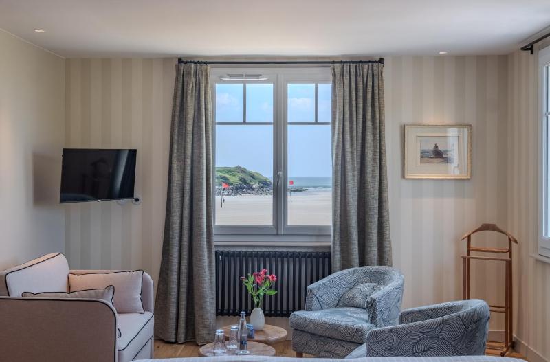 Superior Double Room with Sea View image 2