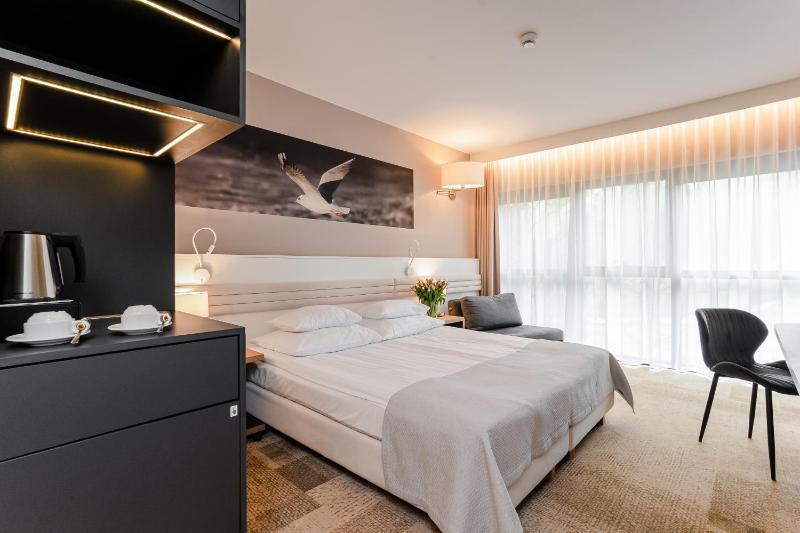 Double or Twin Room image 4
