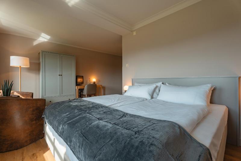 Standard Double Room image 3