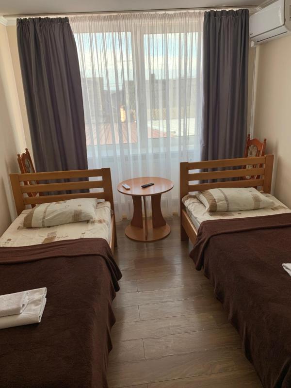 Twin Room image 1