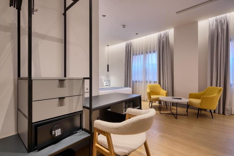 Triple Room image 2