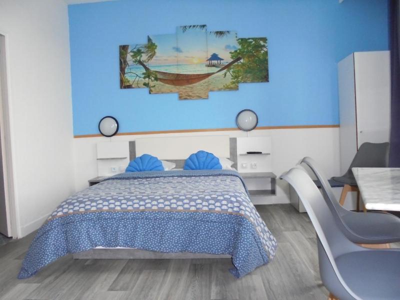 Quadruple Room with Three Beds (2 Adults + 2 Children) image 1