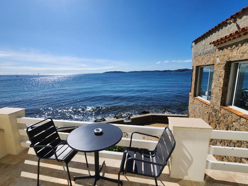 Junior Suite with Terrace and Sea View image 3