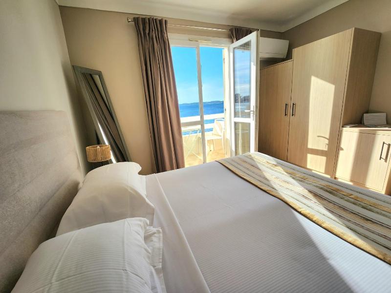 Prestige Room with Balcony and Sea View image 1