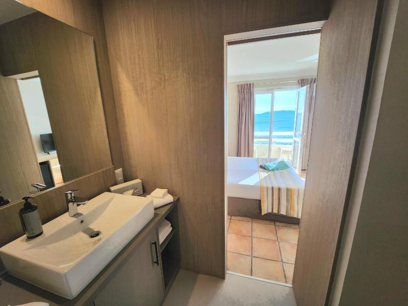 Prestige Room with Balcony and Sea View image 2