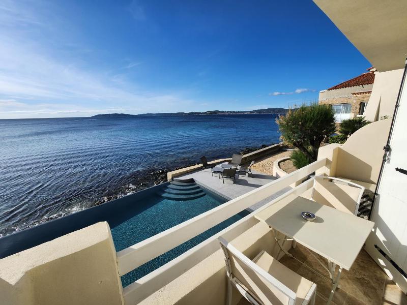 Prestige Room with Balcony and Sea View image 3