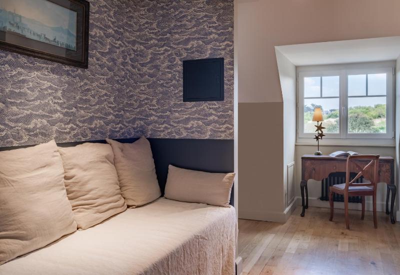 Deluxe Double Room with Sea View image 2