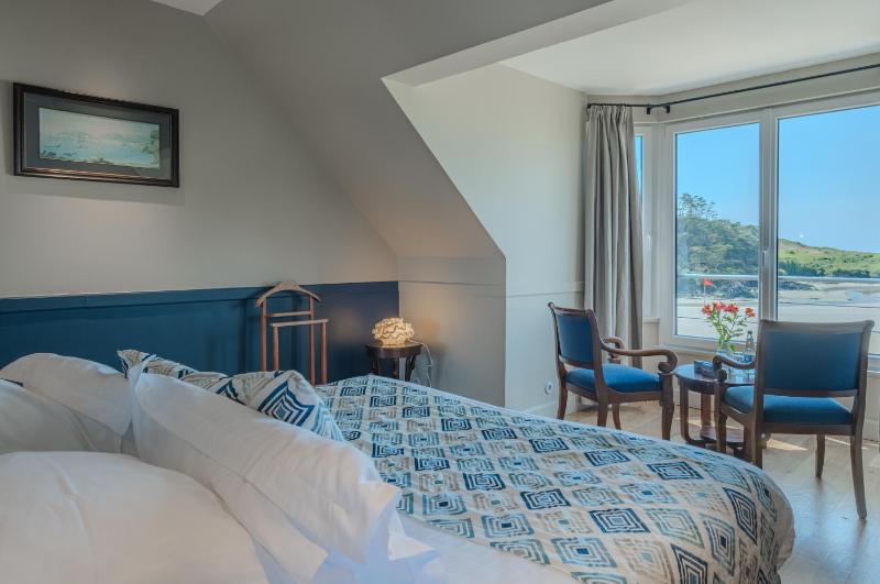 Deluxe Double Room with Sea View image 4