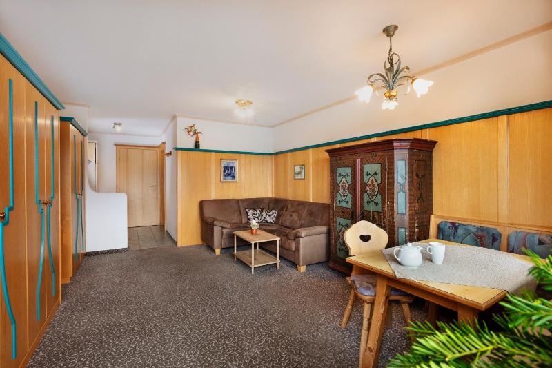 One-Room Apartment image 4