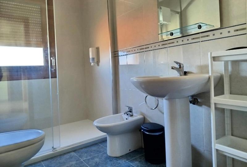 One-Bedroom Apartment with Sea View image 3