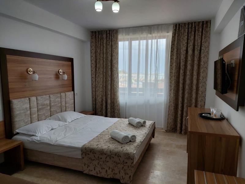 Deluxe Double Room with Sea View image 3